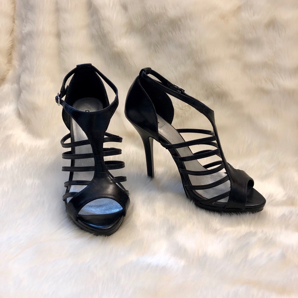 Bakers Strappy Pumps Size 6.5